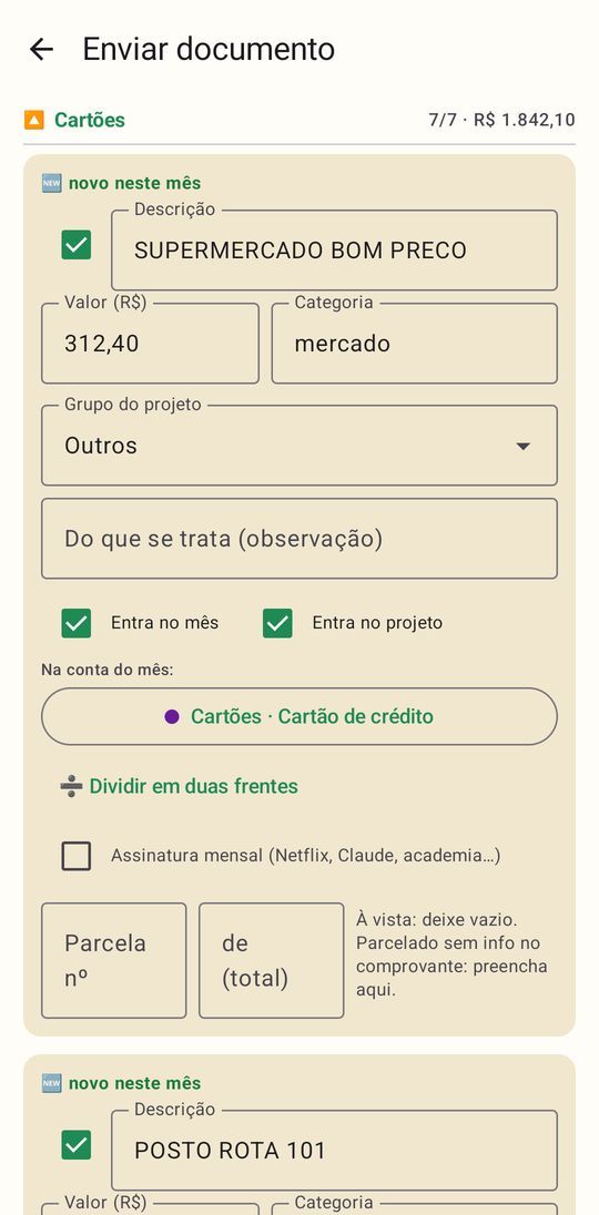 Resultado da leitura por inteligência artificial no Tranquility: as compras da fatura listadas uma a uma, com valor e a conta da planilha já sugerida para cada uma.