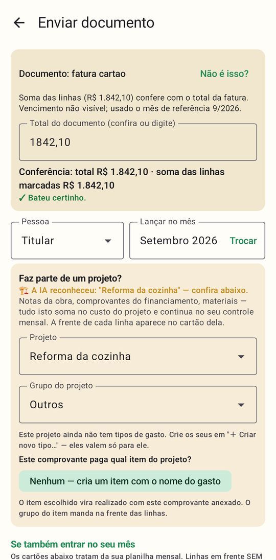 Tela de conferência do Tranquility: cada linha da fatura marcada como nova, com a categoria escolhida pela leitura, e o botão de aceitar só do que o usuário escolher.