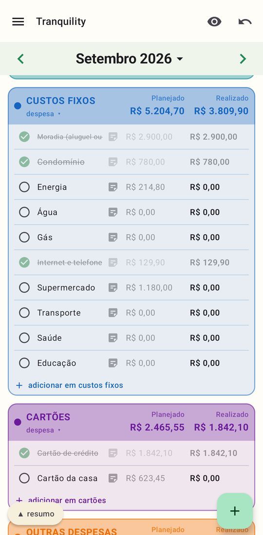 Tela do Tranquility: as contas já pagas aparecem riscadas e esmaecidas, com o valor planejado à esquerda e o realizado à direita, e o saldo do mês no topo.